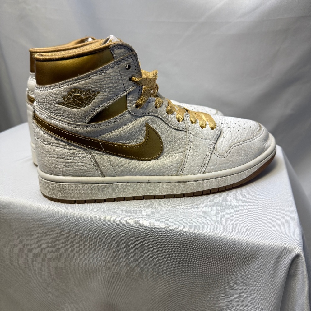 Nike Air Jordan 1 Retro High OG White/Metallic Gold Womens Size 8  FD2596-107